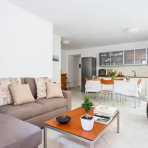 Spacious 3-bedroom With Courtyard In - Perfect For Families Italia
